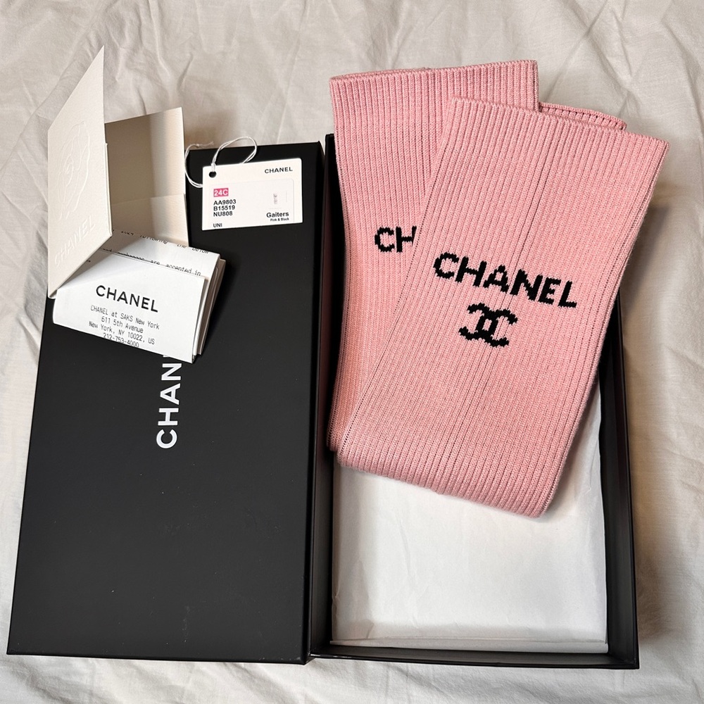NEW CHANEL 24C Pink Leg Warmers🌸Black embroidered CHANEL logo. FULL SET - Picture 5 of 9